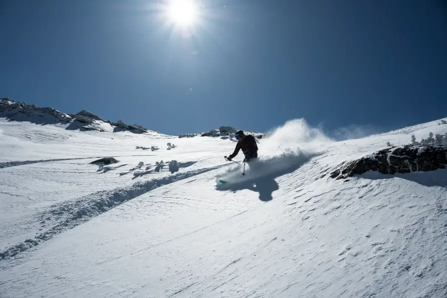 Skitouren Bulgarien - Pulverschnee und Gegenlicht