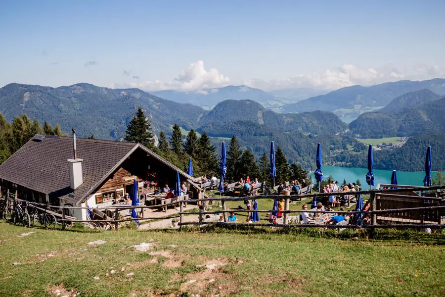 Frühstücken auf der Lärchenhütte am Wolfgangsee | Adventure Moments